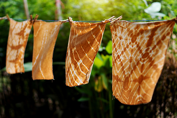 포토 JPG 해외이미지 전통 디자인 드레스 옷 산업 백그라운드 패턴 공장 건조 매달리기 미술 사람 동양인 사람없음 장식 컬러풀 햇빛 유행 페인트 직물 면 업무 재산 제조 인쇄 묘사 그림 질감 인도네시아 염색 수공예 핸드메이드 해외포토 아시아 컬러 무늬 공업 모션 문화예술 인종 금융 태양 작업 공예 파일형식 이미지허브