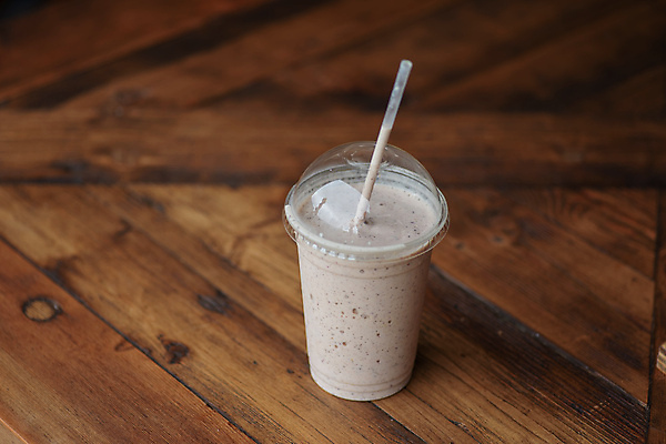 포토 JPG 해외이미지 라이프스타일 음료 음식 다이어트 탁자 건강 사람없음 목재 주스 신선 묘사 준비 유기농 밀짚 떨림 고립 스무디 카피스페이스 해외포토 나무 웰빙 가구 재료 모션 생활 공백 짚 파일형식 이미지허브