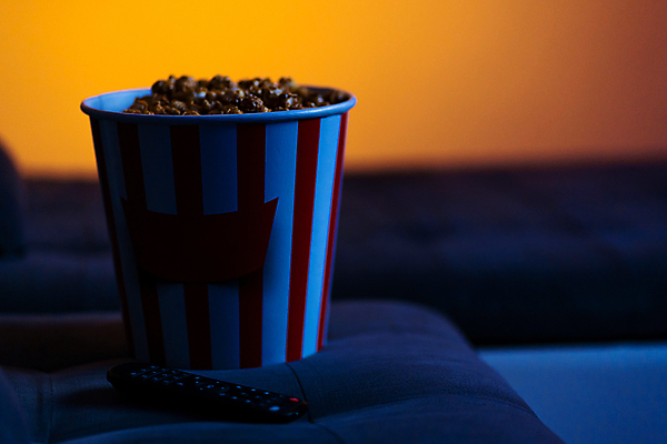 포토 JPG 해외이미지 종이 음식 백그라운드 휴식 주택 패스트푸드 실내 옥수수 사람없음 컵 빨간색 파란색 상자 텔레비전 줄무늬 방 흰색 관찰 신선 사발 클래식 맛 컨테이너 영화관 극장 먹기 양동이 가득함 필름 영화 상쾌 팝콘 소금 멀리 판지 짠맛 팝 해로움 해외포토 식기 감정 산업 컬러 컨셉 무늬 모션 문화예술 곡류 내부 건물 전자제품 사기그릇 인스턴트 파일형식 이미지허브