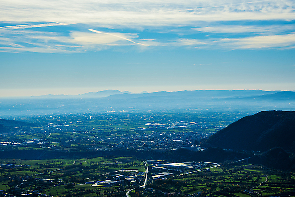 포토 JPG 해외이미지 나무 식물 캠페인 여행 밭 농업 자연 하늘 따뜻함 파노라마 풍경 사람없음 야외 초록색 파란색 농장 농경지 평화 일출 환경 어둠 침묵 이탈리아 새벽 재활용 안개 가을 시골 태평양 불행 발견 광 뿌연 평야 해외포토 자연요소 계절 유럽 산업 바다 컬러 컨셉 날씨 촬영기법 노을 소리 친환경 생태계 파일형식 이미지허브
