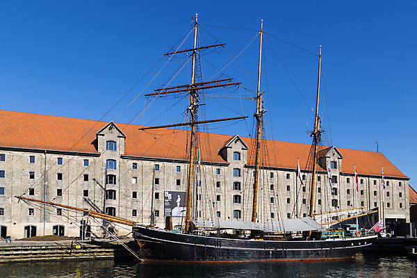 포토 JPG 해외이미지 유럽 바다 여행 요트 교통시설 항해 덴마크 사람없음 물 항구 도시 보트 역사 큼 크루즈 갑판 함선 포트 타운 스칸디나비아 옛날 채널 코펜하겐 해외포토 자연요소 나라 교통 배_교통 북유럽 크기 시설 파일형식 이미지허브