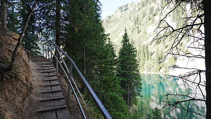 포토 JPG 해외이미지 나무 구름 공원 아시아 호수 여행 자국 자연 하늘 산 안테나 풍경 사람없음 야외 목재 초록색 물 여름 파란색 뷰티 여행객 환경 계곡 소나무 황무지 정상 숲 언덕 장면 전나무 드론 전국 카자흐스탄 해외포토 자연요소 식물 계절 공공시설 나라 컬러 재료 통신 사람 생태계 파일형식 이미지허브
