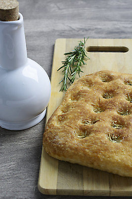 포토 JPG 해외이미지 식물 접시 음식 빵 탁자 요리 사람없음 목재 식사 저녁식사 흰색 신선 도자기 조미료 맛 향신료 올리브 매움 소금 로즈메리 점심식사 핸드메이드 해외포토 나무 식기 열매 컬러 가구 컨셉 재료 허브 향미료 파일형식 이미지허브