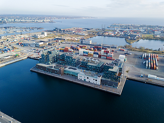 포토 JPG 해외이미지 디자인 교육 문화 건축양식 학교 설계 안테나 파노라마 덴마크 사람없음 건물 도시풍경 환경 항구 도시 컨테이너 지역 개발 드론 코펜하겐 해외포토 건축물 건축 산업 컨셉 통신 교통시설 촬영기법 북유럽 풍경 파일형식 이미지허브