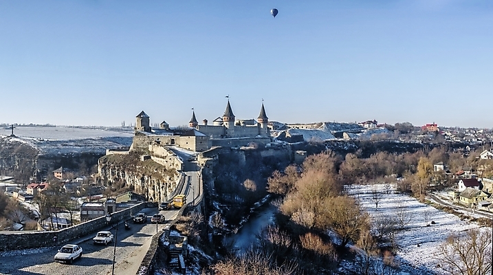 포토 JPG 해외이미지 유럽 벽 여행 겨울 건축양식 아침 거리 사람없음 야외 건물 탑 맑음 추위 도시 역사 언덕 타운 우크라이나 파멸 해외포토 주간 건축물 계절 건축 나라 컨셉 날씨 파일형식 소멸 이미지허브