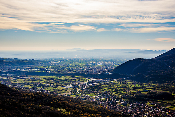 포토 JPG 해외이미지 나무 식물 캠페인 여행 밭 농업 자연 하늘 따뜻함 파노라마 풍경 사람없음 야외 초록색 파란색 농장 농경지 평화 일출 환경 어둠 침묵 이탈리아 새벽 재활용 안개 가을 시골 태평양 불행 발견 광 뿌연 평야 해외포토 자연요소 계절 유럽 산업 바다 컬러 컨셉 날씨 촬영기법 노을 소리 친환경 생태계 파일형식 이미지허브