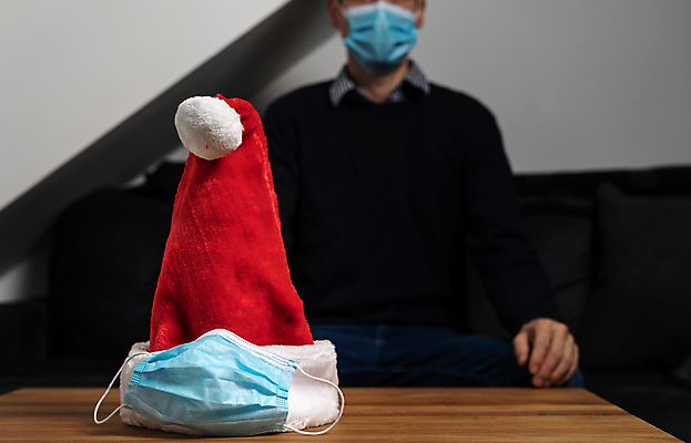 포토 JPG 해외이미지 행복 얼굴 백그라운드 컨셉 크리스마스장식 크리스마스 겨울 휴가 새해 가면 한명 안전 장식 빨간색 산타클로스 축제 희망 축하 바이러스 보호 질병 12월 연도 전염병 클라우스 코로나바이러스 해외포토 1 계절 기념일 감정 컬러 의학 사람 신체부위 날짜 파일형식 이미지허브