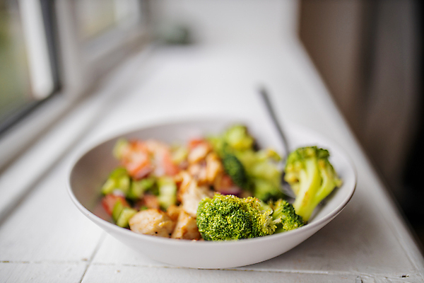 포토 JPG 해외이미지 접시 음식 조각 백그라운드 포크 다이어트 토마토 채소 재료 자연 양파 건강 육류 사람 사람없음 초록색 저녁식사 치킨 샐러드 흰색 신선 사발 맛 브로콜리 자르기 피부 오브젝트 유기농 날것 후추 내추럴 고립 숙성 주키니 채식주의자 해외포토 식기 웰빙 컬러 컨셉 식재료 모션 신체부위 식사 사기그릇 향신료 생태계 채식 닭고기요리 파일형식 이미지허브