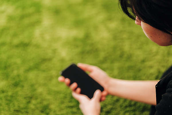 포토 JPG 해외이미지 라이프스타일 손 컨셉 비즈니스 통신 모바일 미래 사람 사람없음 초록색 스마트폰 핸드폰 쇼핑 운동 디지털 스크린 모니터 검은색 터치 어플리케이션 연결 무선전화기 전화기 스마트 온라인쇼핑 시스템 해결 혁명 소셜 셀룰러 해외포토 컬러 건강 생활 신체부위 전자제품 스마트기기 컴퓨터 온라인 파일형식 이미지허브