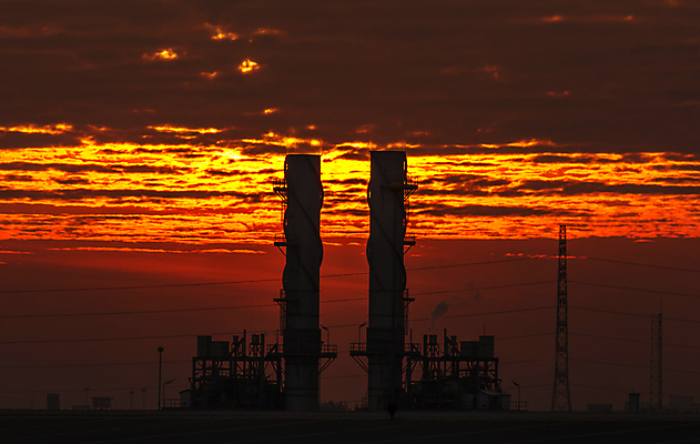 포토 JPG 해외이미지 산업 비즈니스 건축양식 공장 굴뚝 사람없음 파란색 태양 환경 탑 금속 힘 새벽 장비 발전기 에너지 역 큼 일렬 장노출 철강 해외포토 자연요소 건축물 건축 컬러 공업 교통시설 재질 촬영기법 발전소 크기 파일형식 이미지허브
