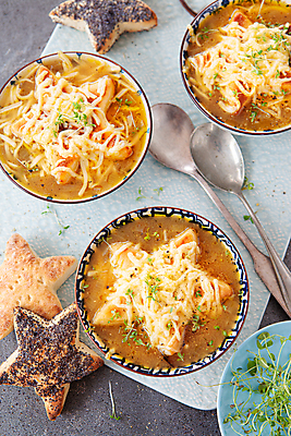 포토 JPG 해외이미지 접시 기념일 별 빵 크리스마스 양파 휴가 치즈 사람없음 세로 식사 뜨거움 사발 맛 수프 허브 점심식사 입가심 해외포토 자연요소 식물 식기 음식 컨셉 채소 유제품 이벤트 사기그릇 파일형식 이미지허브