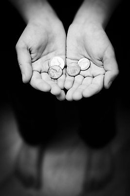 포토 JPG 해외이미지 손 어린이 돈 손가락 흑백 관리 손바닥 한명 사람 소년 사람없음 금융 달러 금속 동전 잡기 도움 변화 가난 질문 기아 배고픔 피부 복지 문제 기부 거지 구걸 센트 소셜 접기 자선단체 해외포토 1 남자 컨셉 모션 재질 촬영기법 신체부위 경제 그룹 재산 사회이슈 자선 파일형식 이미지허브