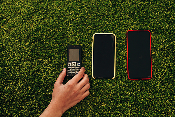 포토 JPG 해외이미지 라이프스타일 손 컨셉 비즈니스 통신 모바일 미래 사람 사람없음 초록색 스마트폰 핸드폰 쇼핑 운동 디지털 스크린 모니터 검은색 터치 어플리케이션 연결 무선전화기 전화기 스마트 온라인쇼핑 시스템 해결 혁명 소셜 셀룰러 해외포토 컬러 건강 생활 신체부위 전자제품 스마트기기 컴퓨터 온라인 파일형식 이미지허브