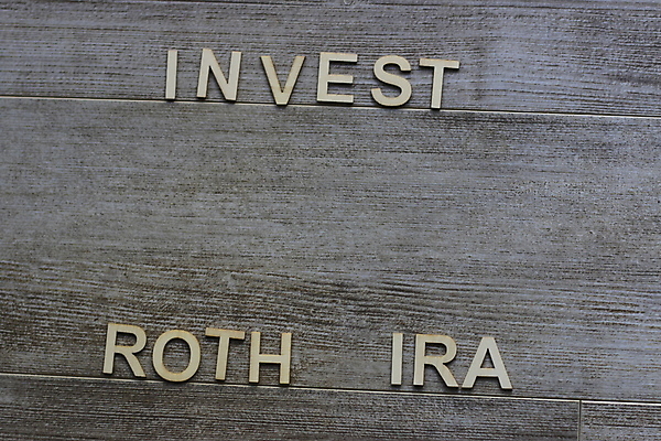 포토 JPG 해외이미지 전통 종이 도로 컨셉 돈 비즈니스 설계 사람없음 빨간색 금융 달러 금속 미국 흰색 절약 고속도로 메시지 시장 재산 선택 은색 계획 주식 은퇴 사인 보안 투자 계좌 세금 연금 자금 카피스페이스 해외포토 길 컬러 북아메리카 교통시설 재질 안전 경제 공백 파일형식 이미지허브