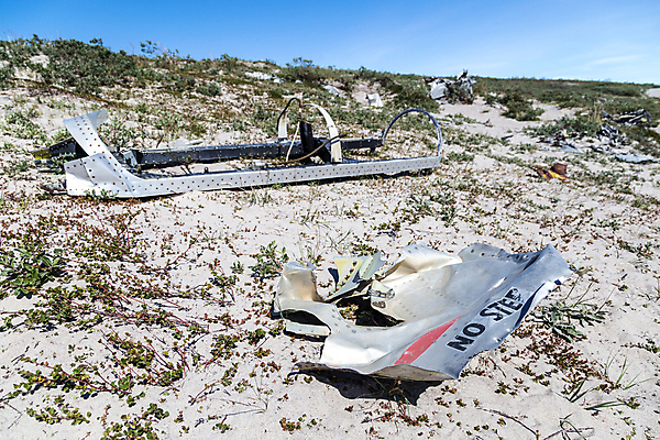포토 JPG 해외이미지 모래 여행 유적 하늘 비행기 사람없음 야외 금속 손상 수확 사건 버리기 항공 군용 그린란드 깨짐 대패 옛날 재앙 철강 해외포토 전통 섬 컨셉 농업 항공교통 모션 재질 대중교통 군대 덴마크 파일형식 이미지허브