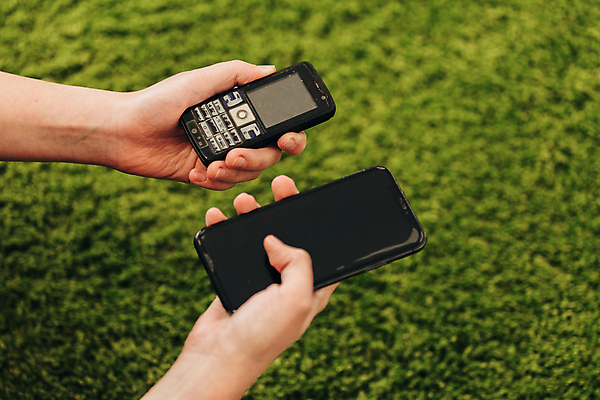 포토 JPG 해외이미지 라이프스타일 손 컨셉 비즈니스 통신 모바일 미래 사람 사람없음 초록색 스마트폰 핸드폰 쇼핑 운동 디지털 스크린 모니터 검은색 터치 어플리케이션 연결 무선전화기 전화기 스마트 온라인쇼핑 시스템 해결 혁명 소셜 셀룰러 해외포토 컬러 건강 생활 신체부위 전자제품 스마트기기 컴퓨터 온라인 파일형식 이미지허브