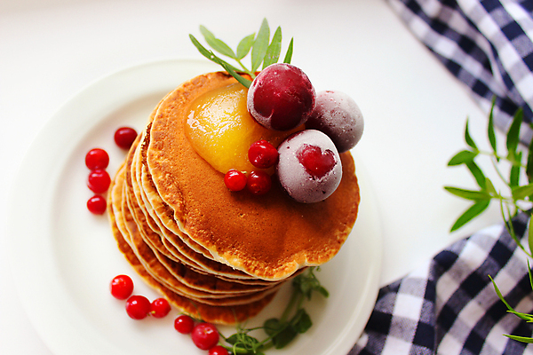 포토 JPG 해외이미지 전통 접시 열매 음식 백그라운드 과일 탁자 아침 디저트 요리 사람없음 갈색 쌓기 주방 냉동 빵집 튀김 신선 뜨거움 체리 달콤 아침식사 잼 굽기 반죽 밀가루 시럽 꿀 팬케이크 점심식사 건포도 크랜베리 핸드메이드 해외포토 주간 식물 식기 컬러 가구 모션 포도 케이크 상점 식사 소스_음식 맛 가루 구이 건과일 파일형식 이미지허브