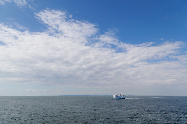 포토 JPG 해외이미지 산업 바다 여행 이동 교통시설 자동차 자연 독일 덴마크 풍경 사람없음 물 항구 화물 보트 상품 연결 크루즈 함선 상업 북쪽 포트 떠남 스칸디나비아 해외포토 자연요소 유럽 육상교통 교통 컨셉 배_교통 모션 북유럽 운송업 방향 시설 생태계 파일형식 이미지허브