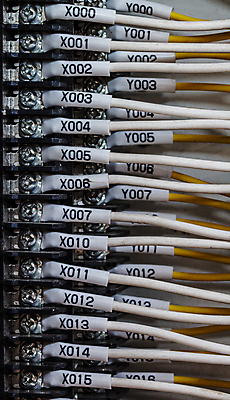 포토 JPG 해외이미지 산업 선 버스 사람없음 빨간색 초록색 파란색 울타리 꼬리표 라벨 힘 에너지 과학기술 나사 업무 판넬 바 네트워크 센터 플러그 제조 연결 캐비닛 계주 순환 전자 철사 볼트 시스템 스위치 고립 분배 설치 자동 자동화 전압 제어 해외포토 육상교통 컬러 모션 대중교통 프레임 기술 담장 공구 작업 사물함 육상스포츠 파일형식 이미지허브