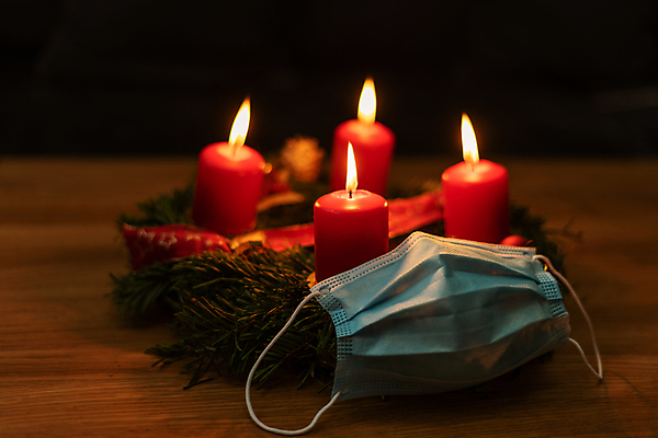 포토 JPG 해외이미지 백그라운드 컨셉 크리스마스 겨울 촛불 가족 탁자 휴가 불꽃 새로움 새해 거리 가면 사람없음 목재 장식 빨간색 축제 축하 바이러스 12월 연도 연소 혼자 카피스페이스 해외포토 나무 계절 기념일 컬러 가구 재료 초 관계 불 공백 날짜 파일형식 이미지허브