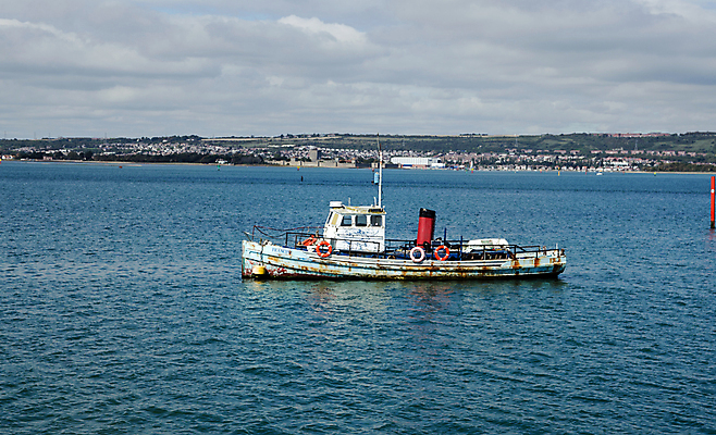 포토 JPG 해외이미지 외관 바다 농업 낚시 사람없음 야외 물 여름 파란색 금속 항구 맑음 어선 보트 정박 부식 닻 깔대기 해외포토 자연요소 계절 산업 컬러 배_교통 교통시설 재질 레저 날씨 파일형식 이미지허브