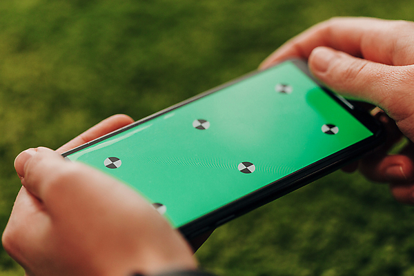 포토 JPG 해외이미지 라이프스타일 손 컨셉 비즈니스 통신 모바일 미래 사람 사람없음 초록색 스마트폰 핸드폰 쇼핑 운동 디지털 스크린 모니터 검은색 터치 어플리케이션 연결 무선전화기 전화기 스마트 온라인쇼핑 시스템 해결 혁명 소셜 셀룰러 해외포토 컬러 건강 생활 신체부위 전자제품 스마트기기 컴퓨터 온라인 파일형식 이미지허브