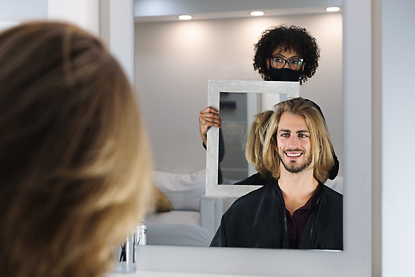 포토 JPG 해외이미지 백인 모델 직업 라이프스타일 여자 남자 행복 비즈니스 가면 서기 사람 성인 내부 두명 치료 금발 머리카락 유행 검은색 비즈니스우먼 전문직 미용사 이발 자르기 종업원 고객 브라질사람 숱 해외포토 서양인 헤어스타일 감정 컬러 의학 모션 생활 머리 직장인 파일형식 이미지허브