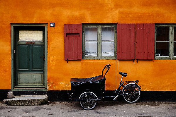 포토 JPG 해외이미지 라이프스타일 벽 오렌지 창문 교통시설 거리 주택 덴마크 사람없음 문 자전거 검은색 수확 도시 바퀴 클래식 주차 복고 순환 옛날 코펜하겐 해외포토 컬러 교통 컨셉 농업 과일 모션 북유럽 건물 생활 바이크 시설 파일형식 이미지허브