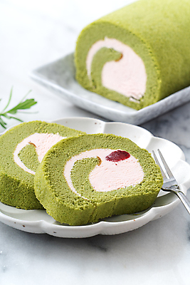 포토 JPG 해외이미지 접시 포크 디저트 실내 사람없음 달콤 흰배경 롤케이크 녹차맛 해외포토 식기 음식 백그라운드 내부 케이크 흰색 맛 녹차 파일형식 이미지허브