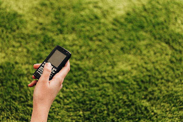 포토 JPG 해외이미지 라이프스타일 손 컨셉 비즈니스 통신 모바일 미래 사람 사람없음 초록색 스마트폰 핸드폰 쇼핑 운동 디지털 스크린 모니터 검은색 터치 어플리케이션 연결 무선전화기 전화기 스마트 온라인쇼핑 시스템 해결 혁명 소셜 셀룰러 해외포토 컬러 건강 생활 신체부위 전자제품 스마트기기 컴퓨터 온라인 파일형식 이미지허브