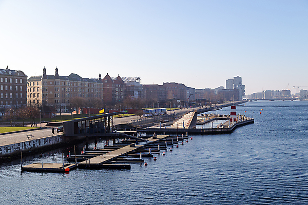 포토 JPG 해외이미지 구름 디자인 문화 바다 건축양식 하늘 덴마크 사람없음 야외 목재 물 파란색 태양 탑 항구 수영 목욕 도시 일반 스칸디나비아 안전요원 인기 코펜하겐 해외포토 자연요소 나무 건축물 건축 컬러 재료 교통시설 북유럽 청결 수상스포츠 파일형식 이미지허브