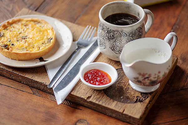 포토 JPG 해외이미지 전통 라이프스타일 커피 음식 포크 탁자 도마 건강 사람없음 목재 가로 하이앵글 컬러풀 우유 신선 인스턴트 상쾌 서빙 건강식 충동구매 프랑스어 점심식사 짠맛 페스츄리 해외포토 나무 문자 식기 감정 음료 빵 뷰포인트 컬러 가구 재료 주방용품 유제품 생활 쇼핑 식사 맛 과소비 파일형식 이미지허브