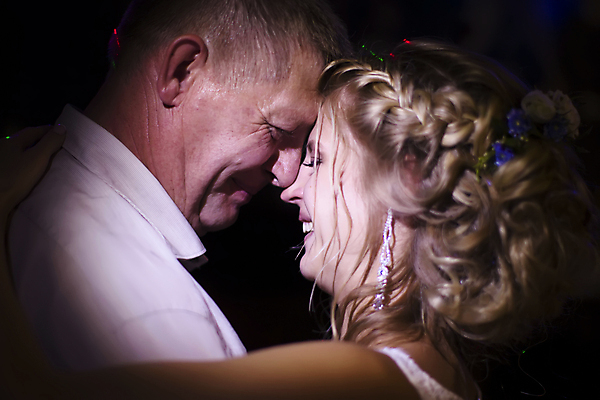 포토 JPG 해외이미지 커플 드레스 여자 남자 딸 행복 감정 얼굴 어린이 결혼 2 포옹 함께함 실내 관리 사랑 미소 안전 정장 성인 두명 터치 흰색 축하 표현 춤 아빠 야간 유혹 눈물 쇼 정중 해외포토 자연요소 옷 컬러 컨셉 가족 관계 안기 문화예술 표정 사람 이벤트 내부 신체부위 파일형식 이미지허브