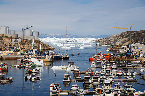 포토 JPG 해외이미지 여행 낚시 주택 사람없음 건물 물 파란색 컬러풀 항구 얼음 만 보트 북극 빙산 포트 타운 그린란드 나루 해외포토 자연요소 건축물 컬러 섬 배_교통 교통시설 레저 덴마크 도시 극지방 파일형식 이미지허브