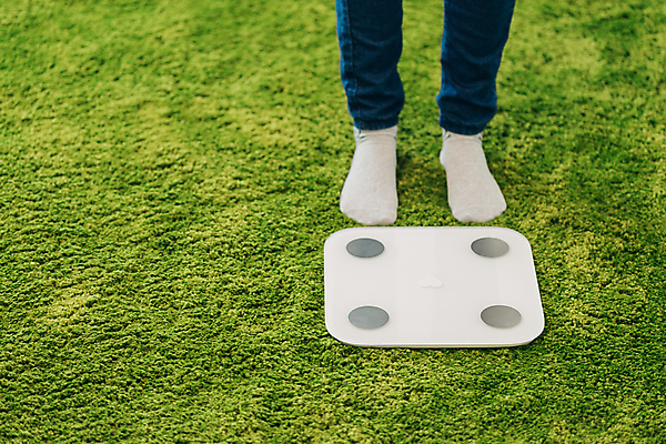 포토 JPG 해외이미지 라이프스타일 스포츠 컨셉 신체 다이어트 통신 발 건강 저울 사람 사람없음 초록색 운동 디지털 스크린 모니터 터치 흰색 긴급 어플리케이션 몸무게 연결 비만 측정 시스템 혁명 돌봄 웨어러블 해외포토 컬러 모션 생활 신체부위 컴퓨터 몸매 파일형식 이미지허브