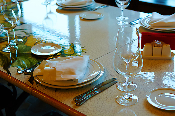 포토 JPG 해외이미지 식기 접시 꽃 유럽 리본 꽃다발 결혼 의자 유리 탁자 호텔 결혼식 실내 이벤트 사람없음 내부 장식 세트 파티 요식업 식당 보라색 식사 저녁식사 식탁보 흰색 축하 직물 고급 우아함 은색 배열 묘사 서비스 만족 활 냅킨 설정 접수 정중 스타일 해외포토 식물 감정 나라 산업 컬러 가구 컨셉 재질 숙소 상점 파일형식 이미지허브