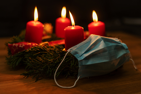 포토 JPG 해외이미지 백그라운드 컨셉 크리스마스 겨울 촛불 가족 탁자 휴가 불꽃 새로움 새해 거리 가면 사람없음 목재 장식 빨간색 축제 축하 바이러스 12월 연도 연소 혼자 카피스페이스 해외포토 나무 계절 기념일 컬러 가구 재료 초 관계 불 공백 날짜 파일형식 이미지허브