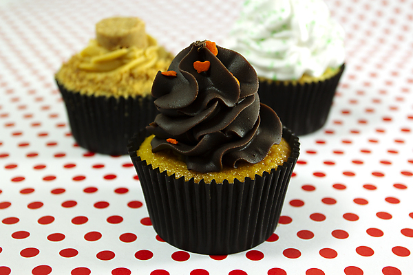 포토 JPG 해외이미지 음식 백그라운드 오렌지 디저트 사람없음 컵 빨간색 컬러풀 갈색 파티 케이크 초콜릿 빵집 흰색 축하 점 그룹 달콤 맛 설탕 컵케이크 굽기 크림 땅콩 버터 해로움 핸드메이드 해외포토 식기 컬러 컨셉 과일 이벤트 상점 견과류 구이 파일형식 이미지허브