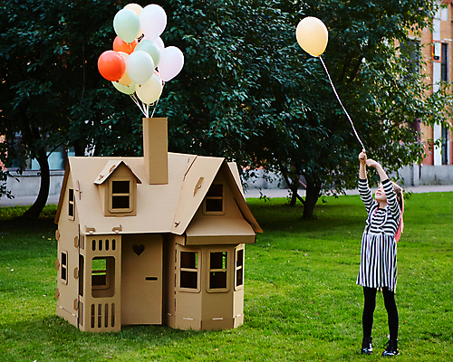 포토 JPG 해외이미지 나무 백인 디자인 공원 행복 종이 어린이 백그라운드 창문 자연 놀이 주택 한명 사람 야외 봄 기쁨 게임 놀이터 판지 해외포토 서양인 식물 1 계절 공공시설 감정 건물 생태계 파일형식 이미지허브