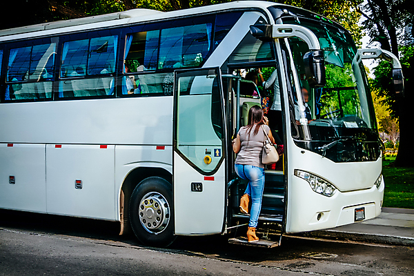 포토 JPG 해외이미지 라이프스타일 여자 행복 도로 선 여행 컨셉 가족 교통시설 자동차 휴가 버스 항해 실내 미소 사람 사람없음 여행객 문 대기 그룹 중앙 승차 시작 승객 히스패닉 일반 모터 자동 많음 해외포토 감정 길 육상교통 교통 배_교통 관계 모션 대중교통 표정 내부 생활 시설 파일형식 이미지허브