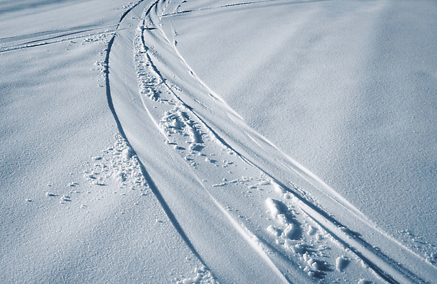 포토 JPG 해외이미지 라이프스타일 계절 유럽 길 선 스포츠 파도 백그라운드 겨울 패턴 자국 자연 표면 스키 건강 경사 사람없음 야외 파란색 냉동 얼음 어둠 추위 흰색 신선 고리 승차 12월 가루 질감 알프스 장면 1월 깊이 루트 무임승차 선로 자취 눈내림 해외포토 자연요소 나라 바다 컬러 무늬 모션 겨울스포츠 눈_날씨 생활 날짜 생태계 파일형식 이미지허브