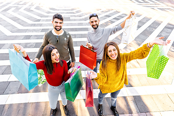 포토 JPG 해외이미지 백인 라이프스타일 커플 응시 여자 행복 2 가방 함께함 미소 웃음 사람 여러명 20대 성인 야외 친구 세일 카메라 우정 기쁨 잡기 그룹 구매 쇼핑몰 고객 만족 보여주기 소매 강렬 쇼퍼홀릭 스타일 해외포토 서양인 시선 잡화 감정 다수 컨셉 관계 모션 표정 청년 생활 전자제품 쇼핑 파일형식 이미지허브