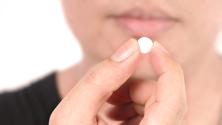 포토 JPG 해외이미지 1 손 여자 백그라운드 건강 사람 성인 사람없음 치료 알약 약 고통 환자 의사 잡기 입 질병 약국 처방 돌봄 마약 복용 증상 진통제 헬프 항생제 해외포토 감정 의학 모션 신체부위 의료진 도움 파일형식 이미지허브