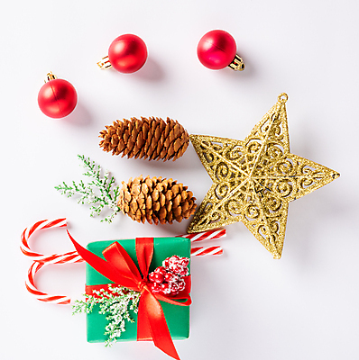 포토 JPG 해외이미지 나무 디자인 별 리본 백그라운드 크리스마스 겨울 표면 휴가 새로움 프레임 선물 사람없음 목재 장식 빨간색 세트 상자 산타클로스 우주 축제 덮개 흰색 나뭇가지 시골 축하 소나무 신용카드 플랫 정상 연도 엽서 머리위 위치 전나무 구성 헤딩 목업 해외포토 자연요소 식물 계절 기념일 컬러 컨셉 재료 금융 축구 뚜껑 편지 파일형식 이미지허브