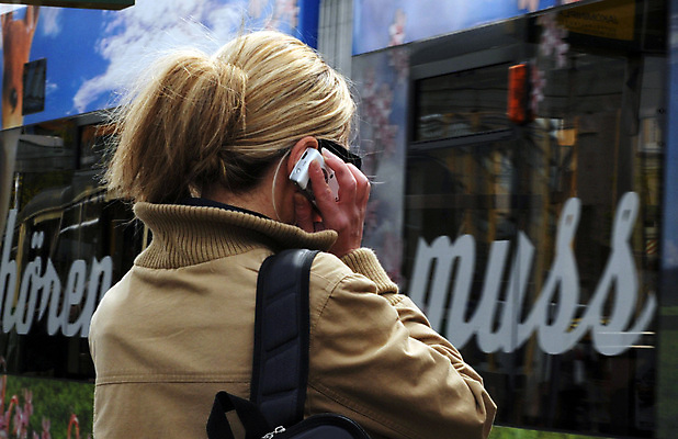 포토 JPG 해외이미지 여자 인터넷 통신 정보기술 사람없음 경제 전자제품 스마트폰 핸드폰 스크린 자료 서핑 중앙 연결 사이버 신호 전염 성별 인터넷주소 소프트웨어 접수 터치스크린 프로그램 하드웨어 성인여자만 사용자 제공자 해외포토 기술 사람 스마트기기 컴퓨터 수상스포츠 질병 감염 여자만 성인만 파일형식 이미지허브