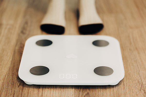 포토 JPG 해외이미지 라이프스타일 스포츠 컨셉 신체 다이어트 통신 발 건강 저울 사람 사람없음 운동 디지털 스크린 모니터 터치 흰색 긴급 어플리케이션 몸무게 연결 비만 측정 시스템 혁명 돌봄 합판 웨어러블 해외포토 컬러 모션 생활 신체부위 컴퓨터 몸매 파일형식 이미지허브