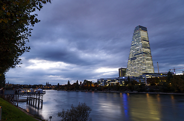 포토 JPG 해외이미지 산업 과학 여행 회사 건축양식 건강 사람없음 건물 물 빛 강 도시풍경 사무실 여행객 탑 도시 야간 저녁 약국 스위스 스카이라인 빛망울 조제 해외포토 자연요소 건축물 건축 유럽 비즈니스 의학 사람 풍경 약 만들기 파일형식 이미지허브