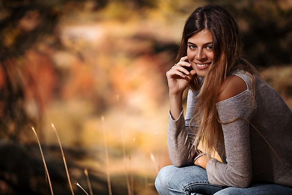 포토 JPG 해외이미지 백인 모델 라이프스타일 긴머리 응시 옷 계절 공원 여자 행복 여유 포즈 단풍 자연 한명 미소 사람 앉기 성인 야외 뷰티 맑음 가을 숲 즐거움 긍정 내추럴 진짜 스타일 해외포토 서양인 1 헤어스타일 시선 공공시설 감정 컨셉 잎 모션 날씨 표정 생활 생태계 파일형식 이미지허브