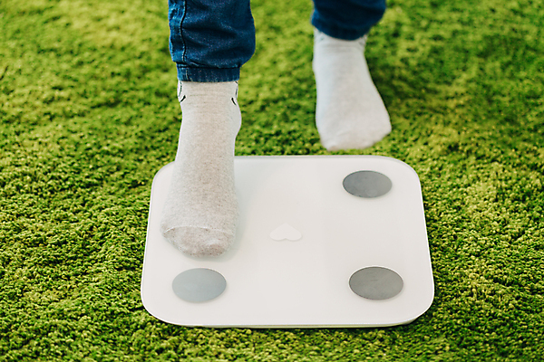 포토 JPG 해외이미지 라이프스타일 스포츠 컨셉 신체 다이어트 통신 발 건강 저울 사람 사람없음 초록색 운동 디지털 스크린 모니터 터치 흰색 긴급 어플리케이션 몸무게 연결 비만 측정 시스템 혁명 돌봄 웨어러블 해외포토 컬러 모션 생활 신체부위 컴퓨터 몸매 파일형식 이미지허브