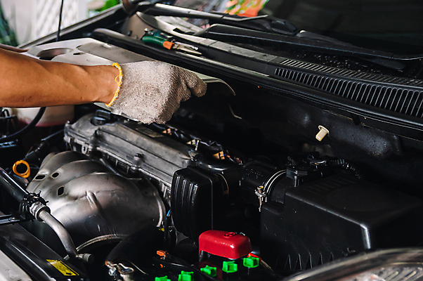포토 JPG 해외이미지 직업 손 남자 부분 교통시설 자동차 노동자 안전 사람 사람없음 상점 공구 스패너 업무 작업실 기술자 수리 역 서비스 고정 팔 엔진 정비공 모터 유지 자동 차고 해외포토 육상교통 교통 신체부위 도구 작업 시설 파일형식 이미지허브